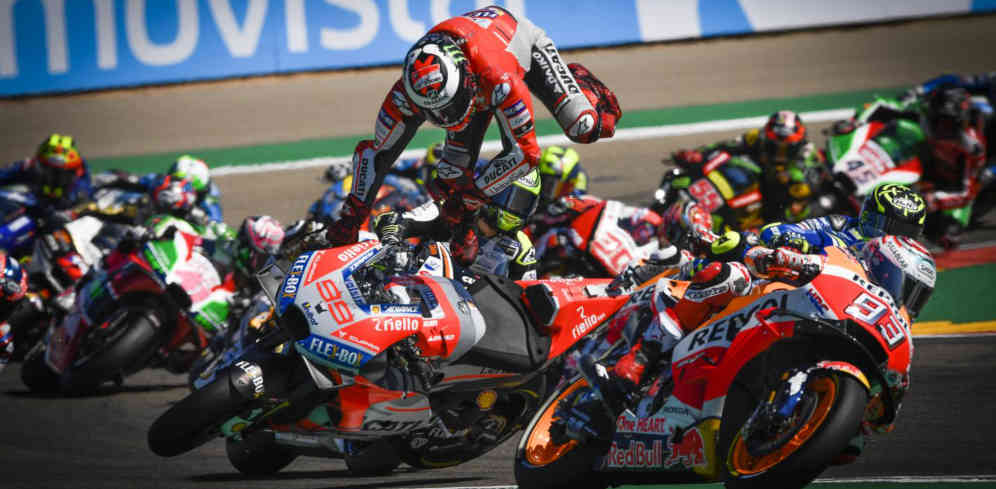 Alami Crash, Lorenzo Salahkan Marquez